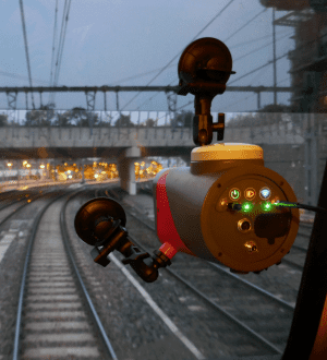 quick-and-simple-embedded-mobile-mapping-system-for-reccurent-data-collection-along-railways
